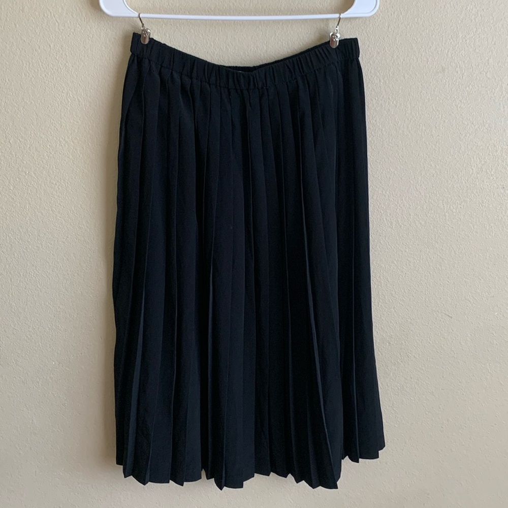 Banana Republic- Black folded pattern Skirt size S, knee length